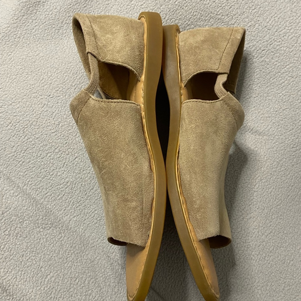 COVE MODERN Camel Used Leather Open Toe Flats - Picture 3 of 6